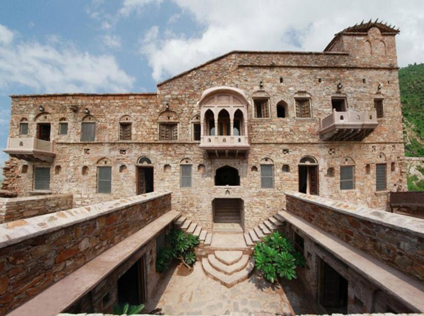 Dadhikar fort, Alwar, Rajasthan - Vushii.com Dadhikar fort, Alwar, Rajasthan - Vushii.com